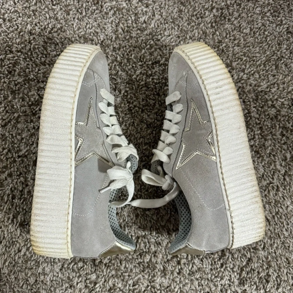 The Shoe Box Platform Tennis Shoes Size 6